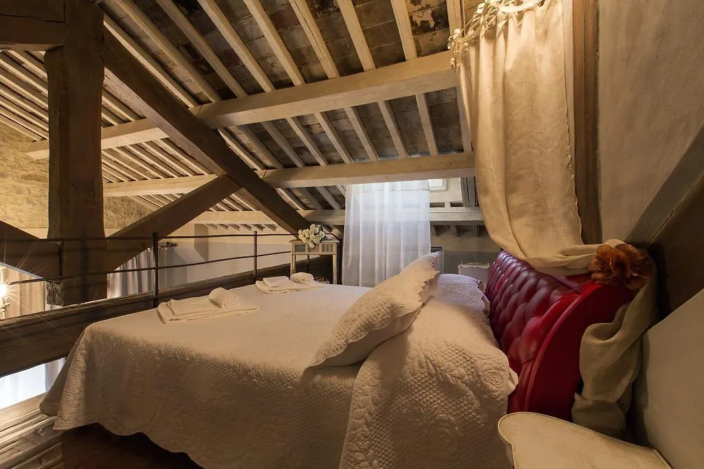 Le Bifore Bed & Breakfast Cortona