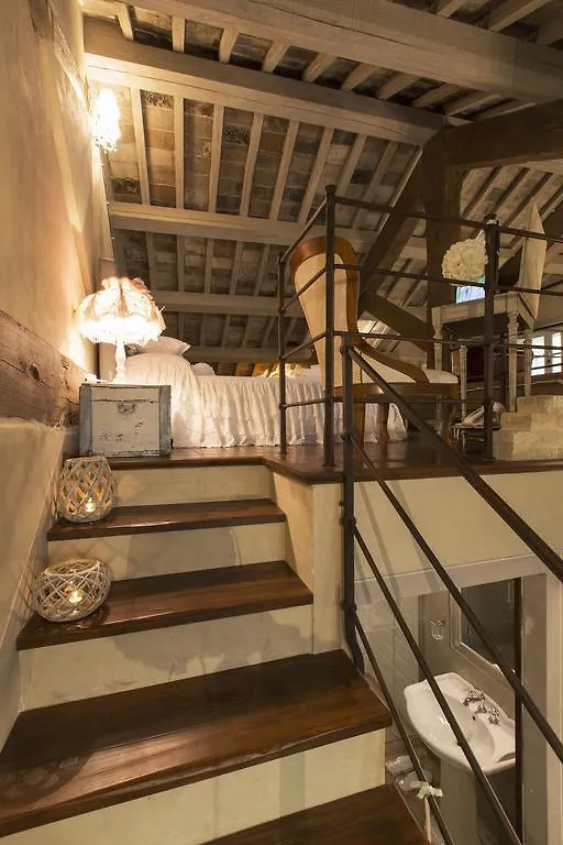 Le Bifore Bed & Breakfast Cortona 2*,  Italy