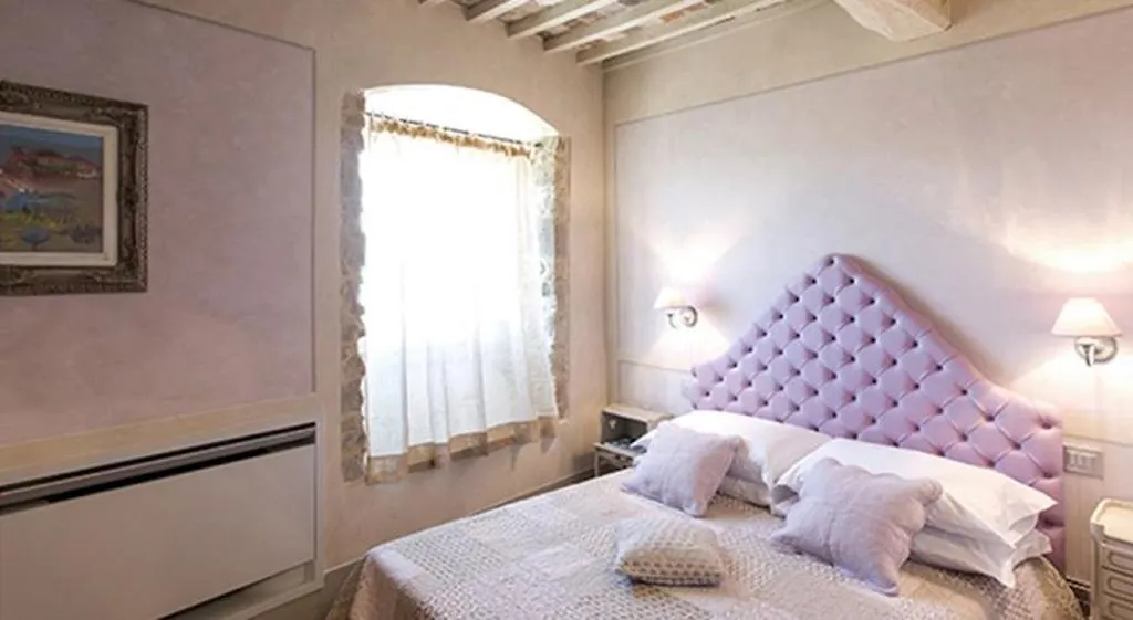 **  Le Bifore Bed & Breakfast Cortona Italy