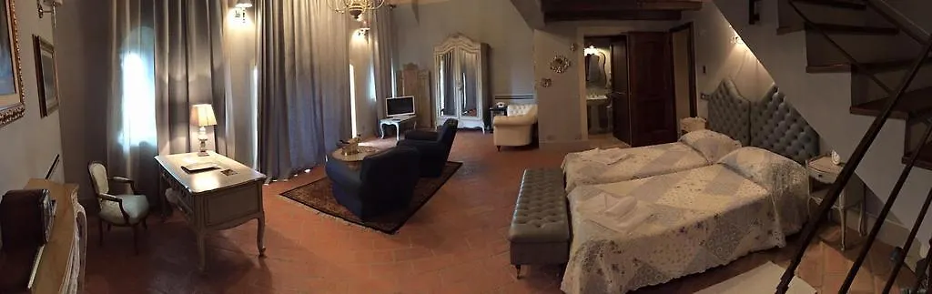 Le Bifore Bed & Breakfast Cortona 2*,  Italy