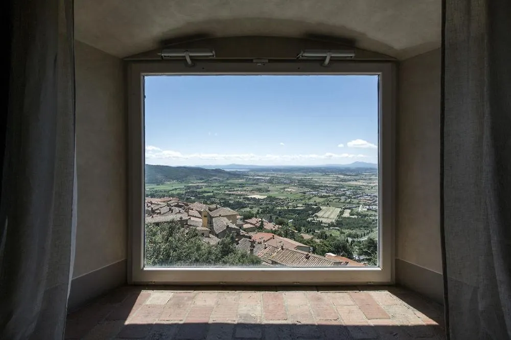 Le Bifore Bed & Breakfast Cortona 2*,  Italy