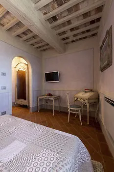 Le Bifore Bed & Breakfast Cortona 2*,