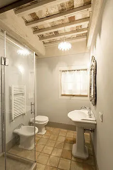 Le Bifore Bed & Breakfast Cortona 2*,  Italy