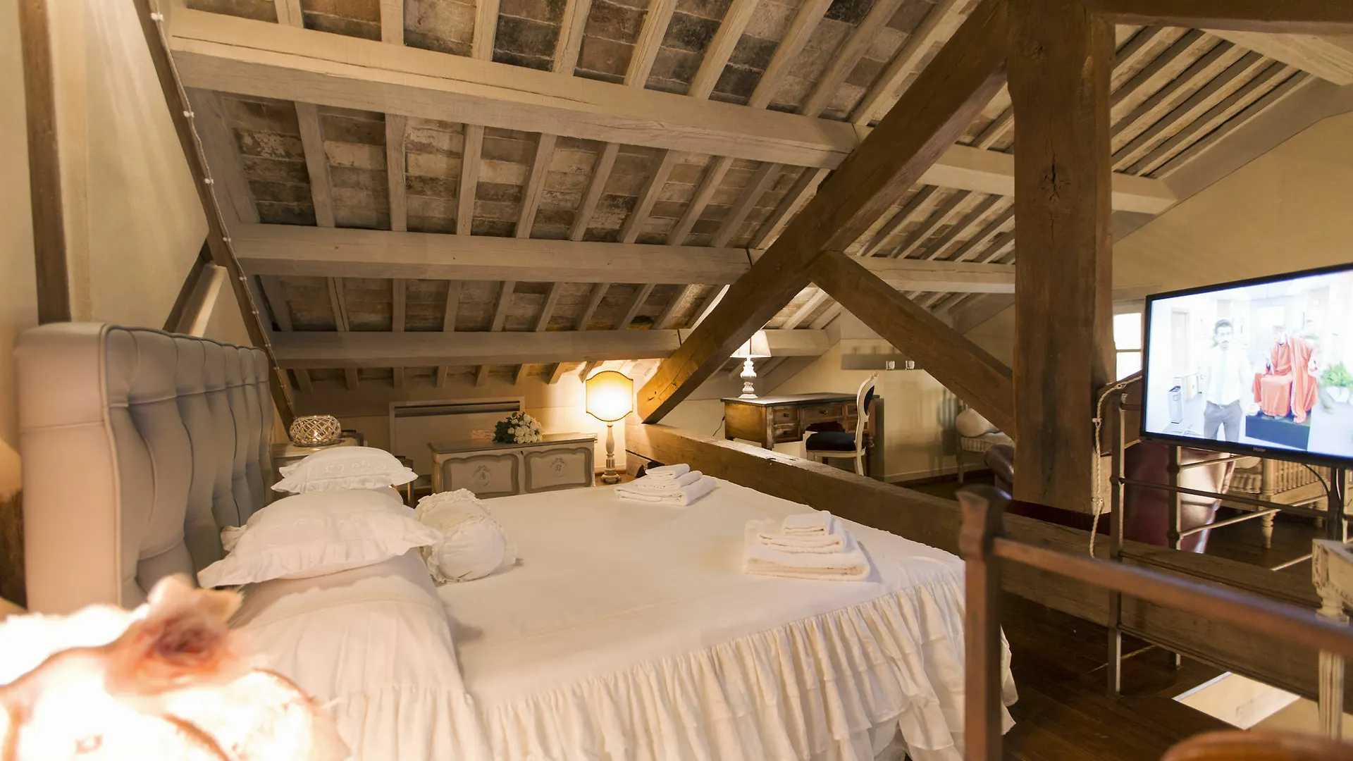 Le Bifore Bed & Breakfast Cortona 2*,  Italy